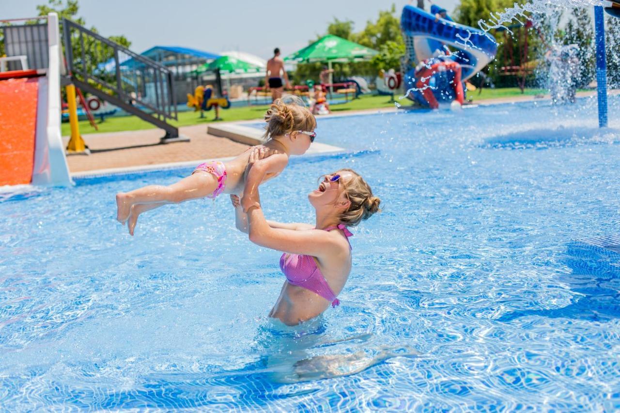 Sportium Hotel Очаков Екстериор снимка